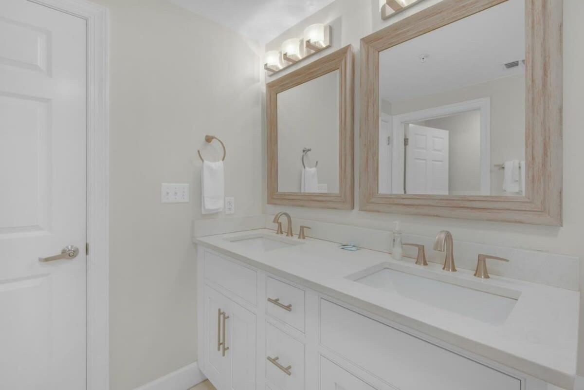 Brightly Furnished Beachfront Condominium By Brightwild Panama City Beach Kültér fotó