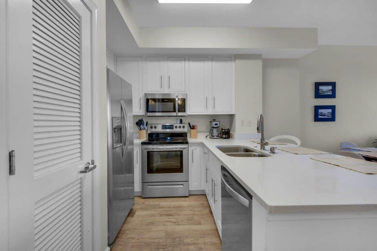 Brightly Furnished Beachfront Condominium By Brightwild Panama City Beach Kültér fotó